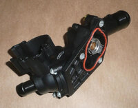 Фото запчасти 110609813R Запчасти на Renault (Рено) корпус термостата 1.5dci