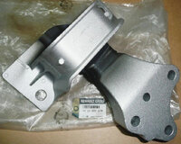 Фото запчасти 112103737R Запчасти на Renault (Рено) подушка (опора) двигателя правая