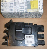 Фото запчасти 243800010R  модуль предохранителей