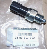 Фото запчасти 320066J00A Запчасти на Renault (Рено) датчик включения фонарей заднего хода