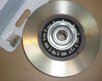 Фото запчасти 432022742R Запчасти на Renault (Рено) диск тормозной задний с подшипником 1 шт TRAFIC III