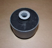 Фото запчасти 8200431675 Запчасти на Renault (Рено) сайлентблок задней балки (подрамника)